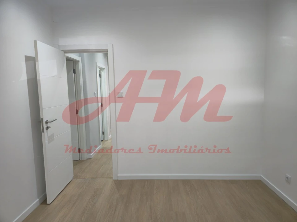 Apartamento T1 para Venda em Águas Livres Foto 16
