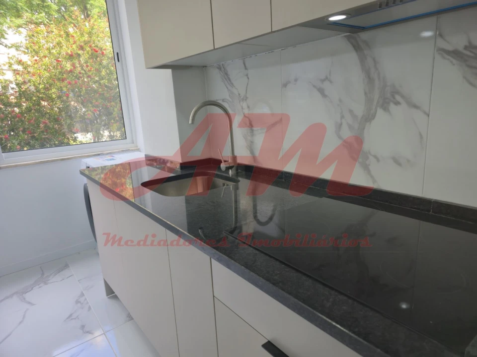 Apartamento T1 para Venda em Águas Livres Foto 7