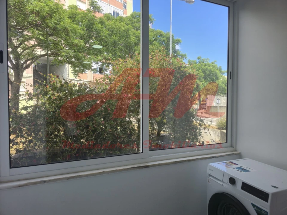 Apartamento T1 para Venda em Águas Livres Foto 8