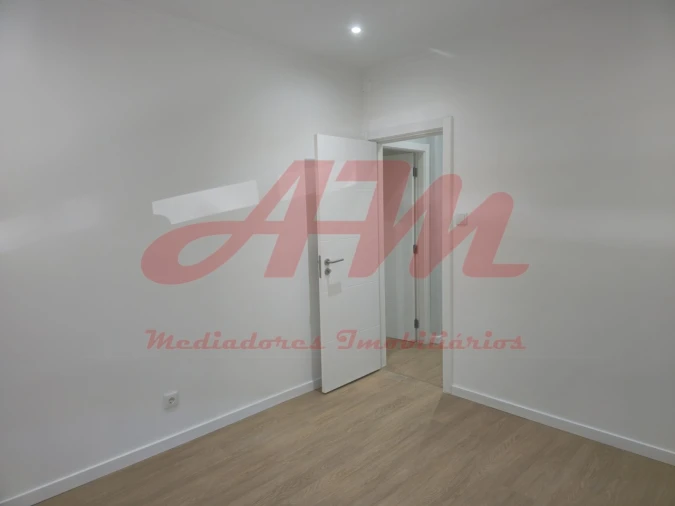 Apartamento T1 para Venda em Águas Livres Foto 17