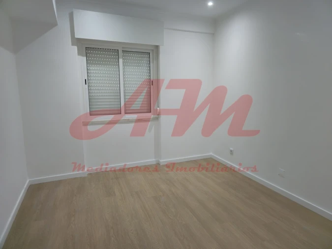 Apartamento T1 para Venda em Águas Livres Foto 18