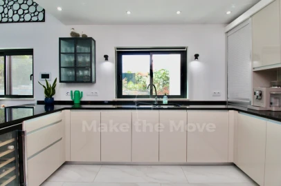 Moradia T4 para Venda em Moncarapacho e Fuseta