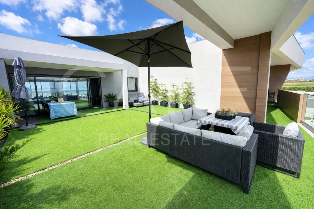 Apartamento T5 para Venda em Venteira Foto 9