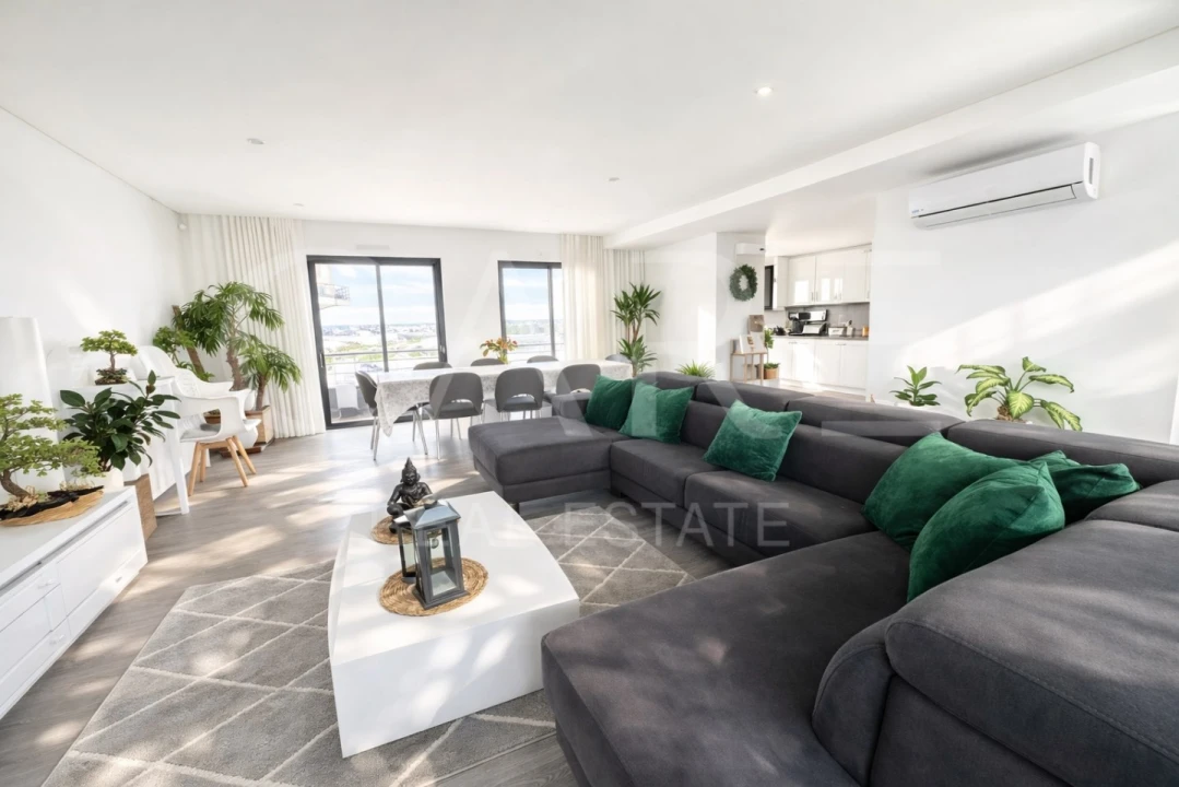 Apartamento T5 para Venda em Venteira Foto 13