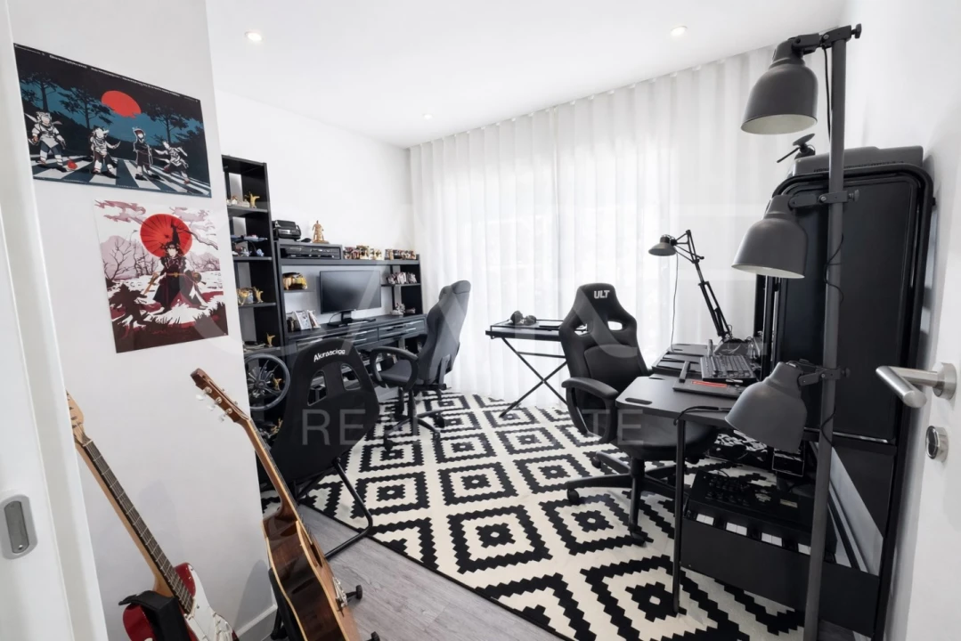 Apartamento T5 para Venda em Venteira Foto 31