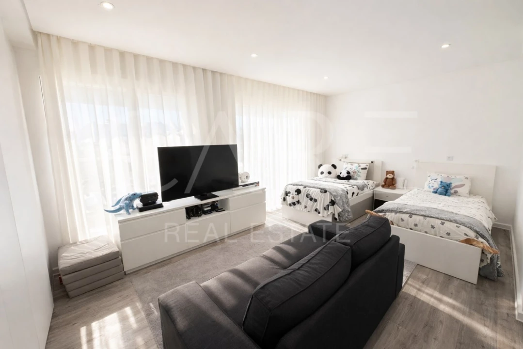 Apartamento T5 para Venda em Venteira Foto 32