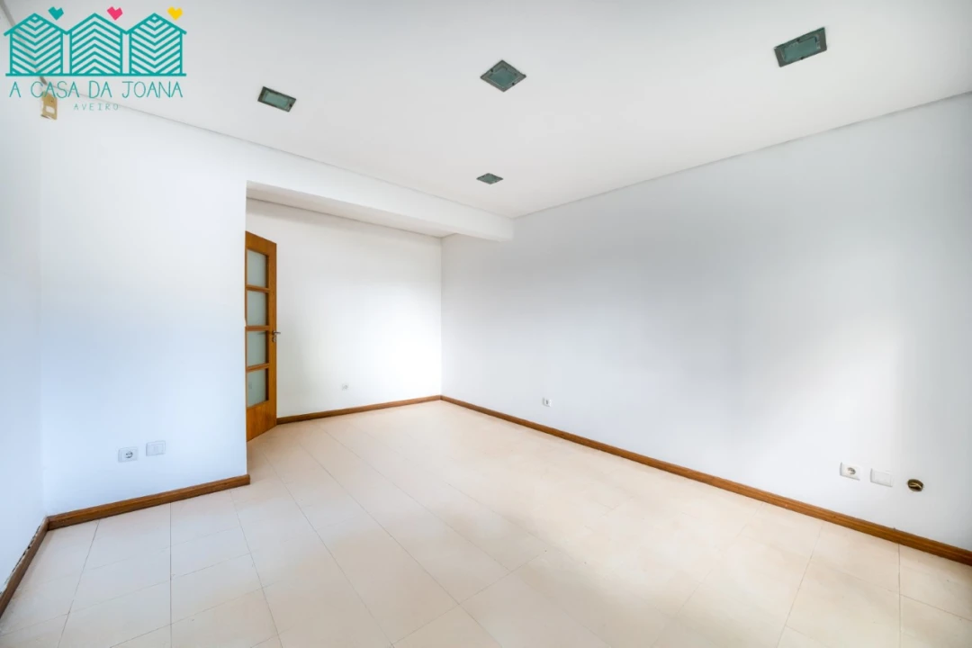 Apartamento T2 para Venda em Póvoa de Santa Iria e Forte da Casa Foto 4