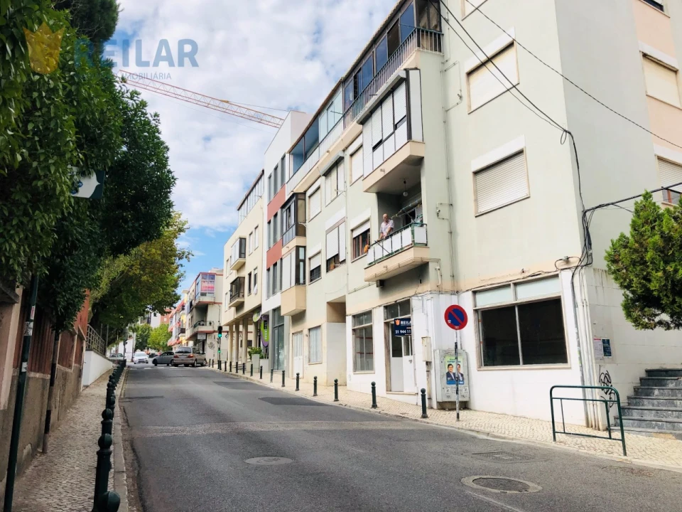 Loja para Arrendamento em Santa Iria de Azoia, São João da Talha e Bobadela Foto 4