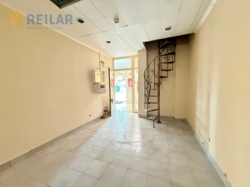Loja para Venda em Santo António dos Cavaleiros e Frielas