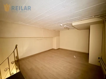 Loja para Venda em Santo António dos Cavaleiros e Frielas
