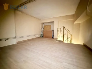 Loja para Venda em Santo António dos Cavaleiros e Frielas