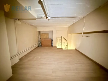 Loja para Venda em Santo António dos Cavaleiros e Frielas