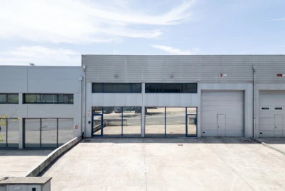 Armazém para Venda em Serzedo e Perosinho