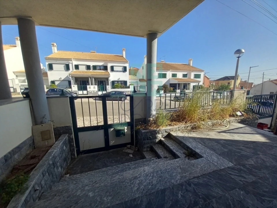 Moradia T4 para Venda em Santo Isidoro Foto 50