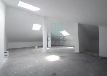 Moradia T5 para Venda em Rio de Mouro