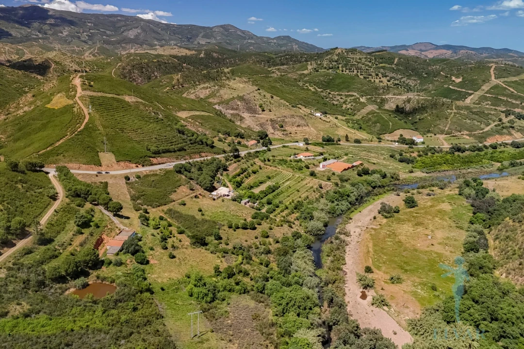 Moradia T3 para Venda em Alferce Foto 36