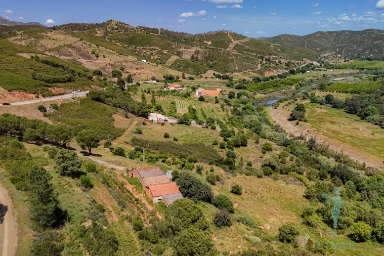 Moradia T3 para Venda em Alferce Foto 2