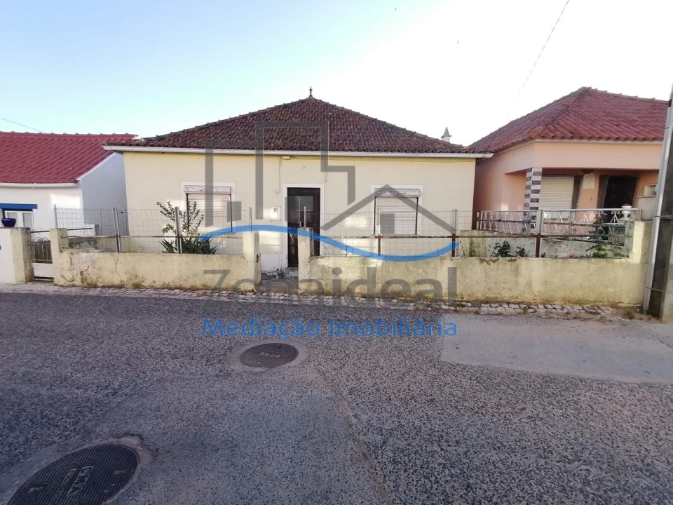 Moradia T3 para Venda em Ota Foto 1