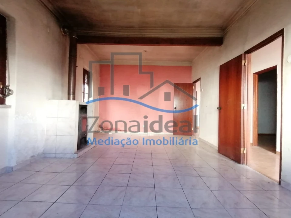 Moradia T3 para Venda em Ota Foto 5