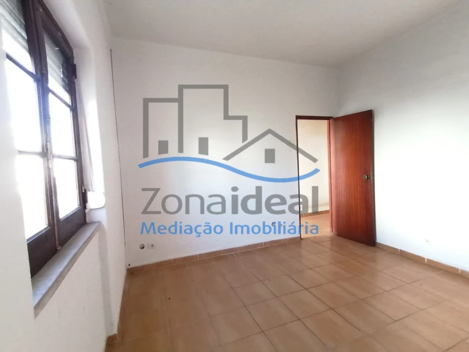 Moradia T3 para Venda em Ota Foto 7