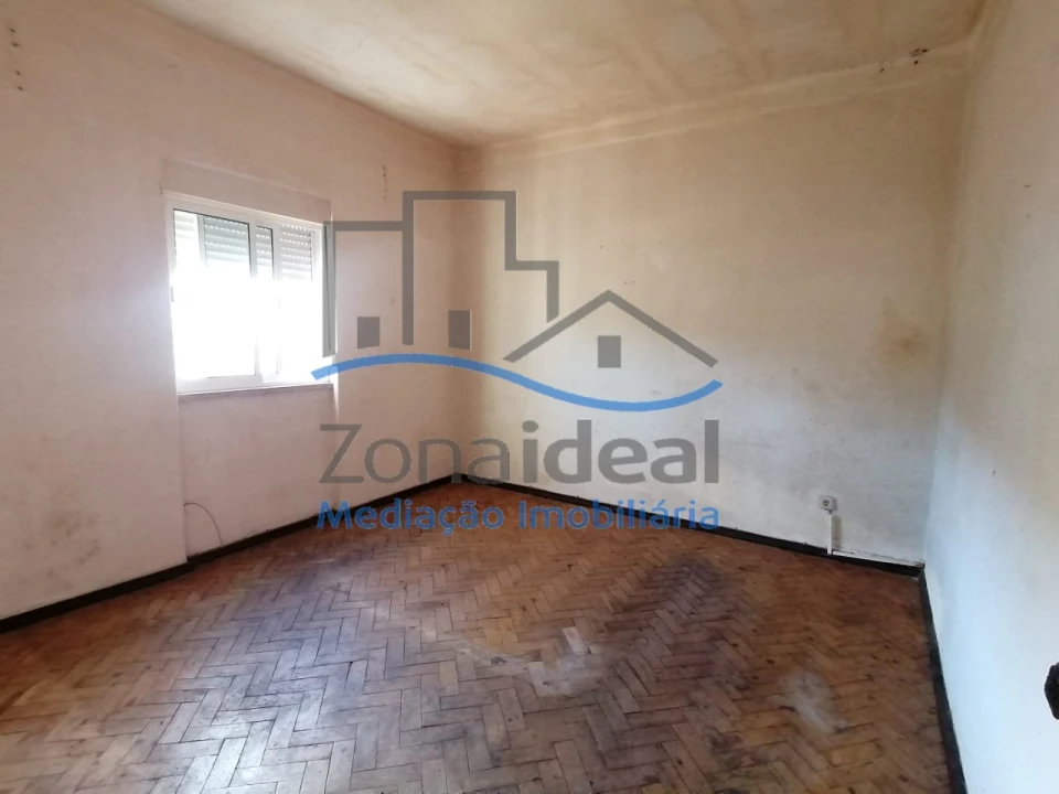 Moradia T3 para Venda em Ota Foto 9