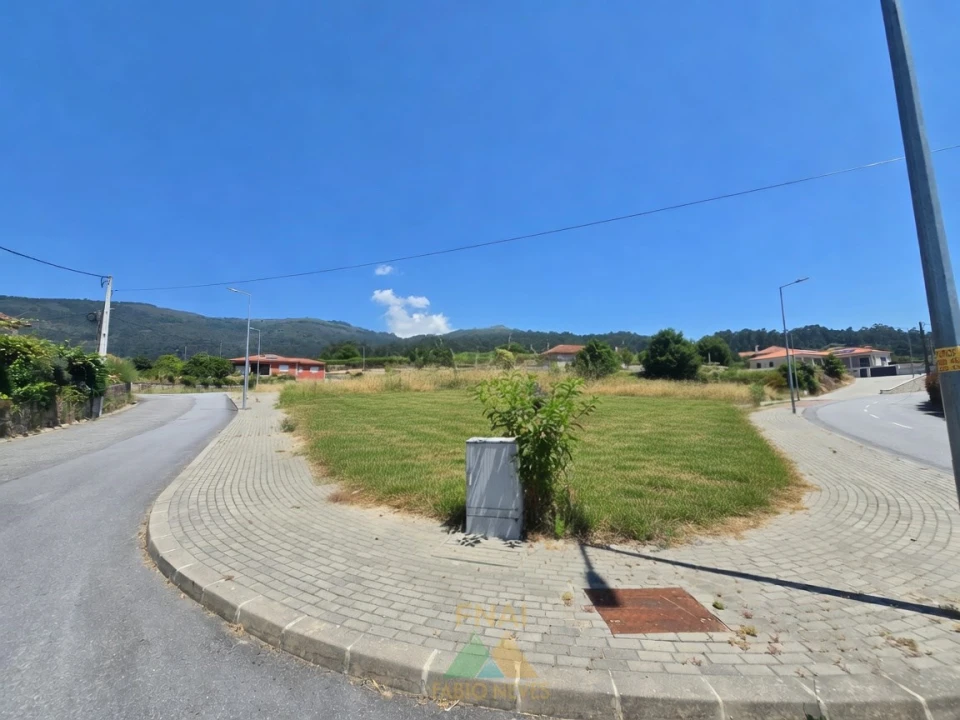 Terreno para Venda em Refoios do Lima Foto 1