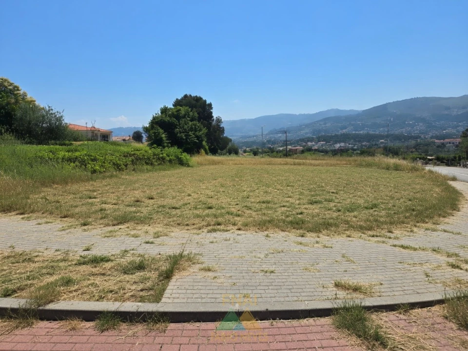 Terreno para Venda em Refoios do Lima Foto 2