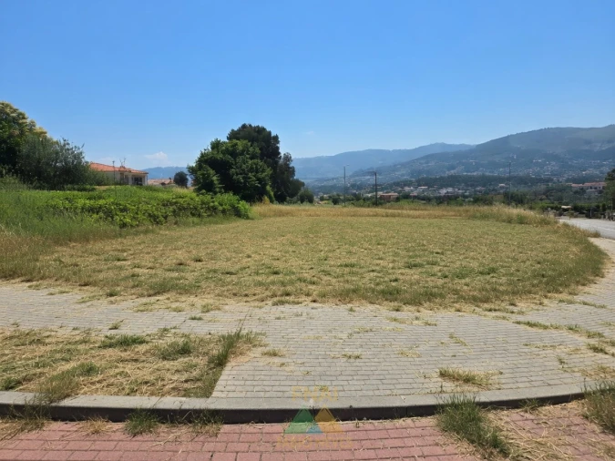 Terreno para Venda em Refoios do Lima Foto 2