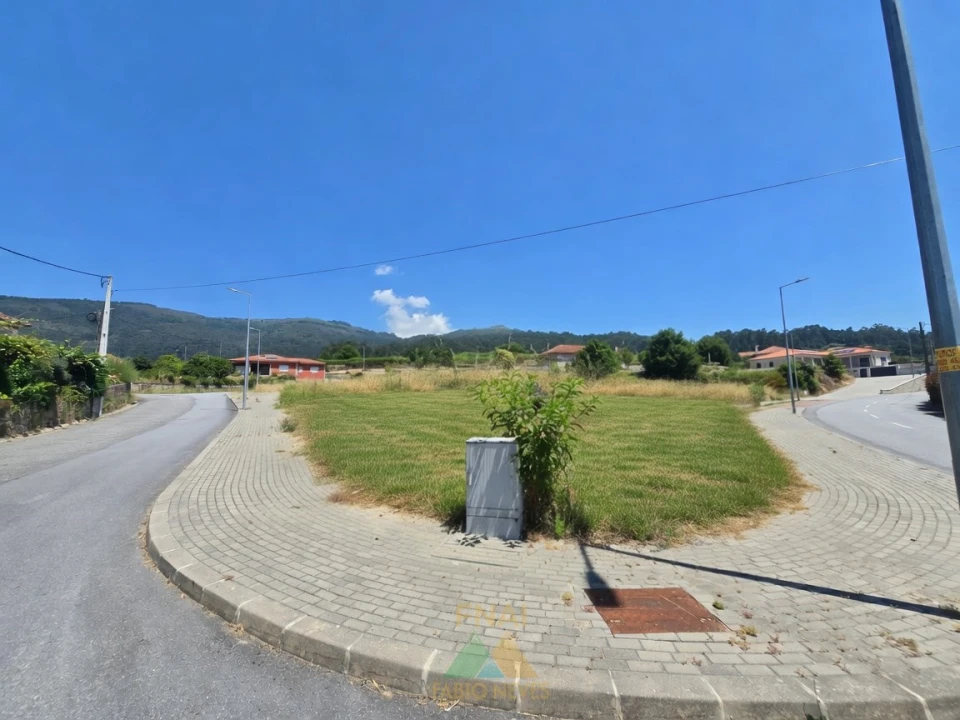 Terreno para Venda em Refoios do Lima Foto 2