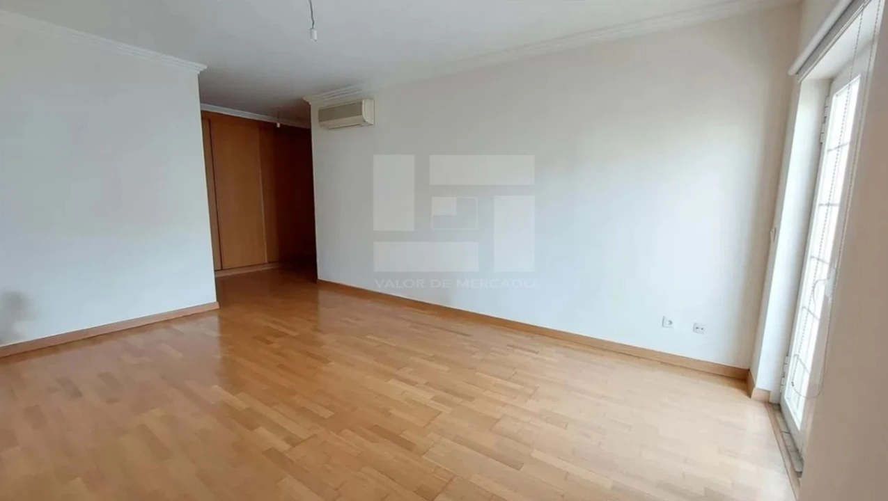 Apartamento T4 para Venda em Santa Maria e São Miguel, São Martinho, São Pedro Penaferrim Foto 6