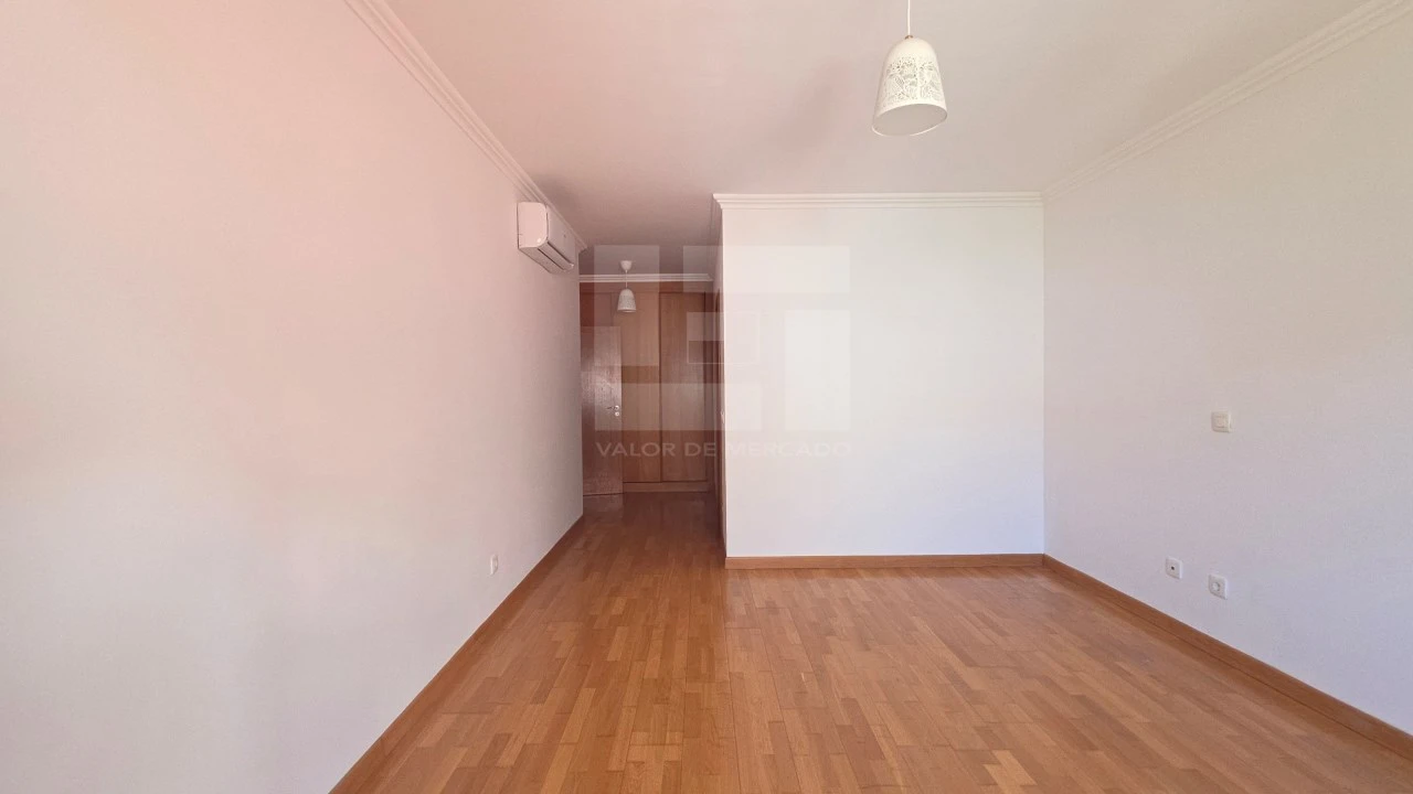 Apartamento T4 para Venda em Santa Maria e São Miguel, São Martinho, São Pedro Penaferrim Foto 32