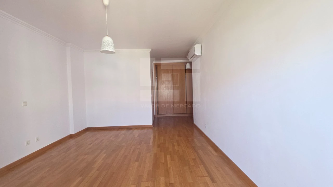Apartamento T4 para Venda em Santa Maria e São Miguel, São Martinho, São Pedro Penaferrim Foto 45