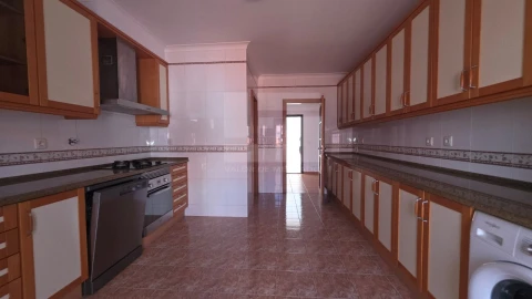 Apartamento T4 para Venda em Santa Maria e São Miguel, São Martinho, São Pedro Penaferrim