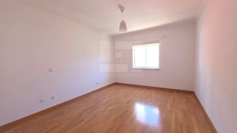 Apartamento T4 para Venda em Santa Maria e São Miguel, São Martinho, São Pedro Penaferrim