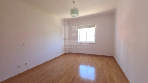 Apartamento T4 para Venda em Santa Maria e São Miguel, São Martinho, São Pedro Penaferrim