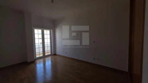 Apartamento T4 para Venda em Santa Maria e São Miguel, São Martinho, São Pedro Penaferrim