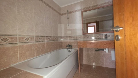 Apartamento T4 para Venda em Santa Maria e São Miguel, São Martinho, São Pedro Penaferrim