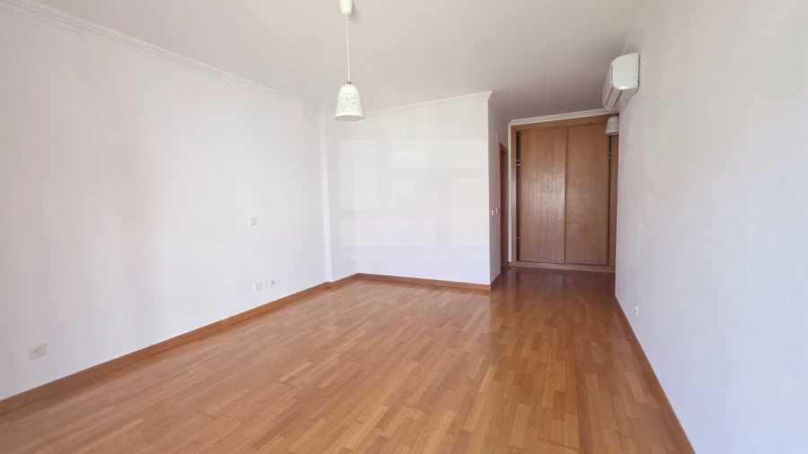 Apartamento T4 para Venda em Santa Maria e São Miguel, São Martinho, São Pedro Penaferrim Foto 43