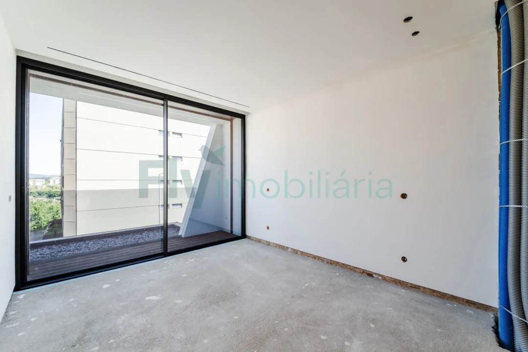 Moradia T4 para Venda em Azurem Foto 55