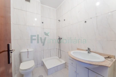 Apartamento T4 para Venda em Caldas de Vizela (São Miguel e São João)
