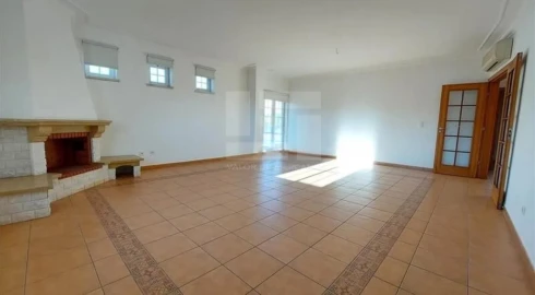 Apartamento T3 para Venda em Santa Maria e São Miguel, São Martinho, São Pedro Penaferrim