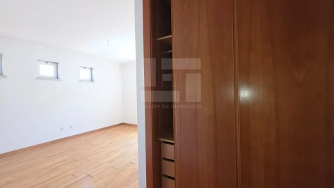 Apartamento T3 para Venda em Santa Maria e São Miguel, São Martinho, São Pedro Penaferrim