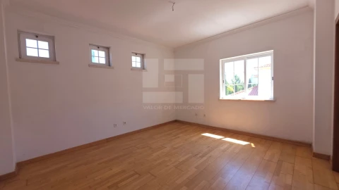 Apartamento T3 para Venda em Santa Maria e São Miguel, São Martinho, São Pedro Penaferrim