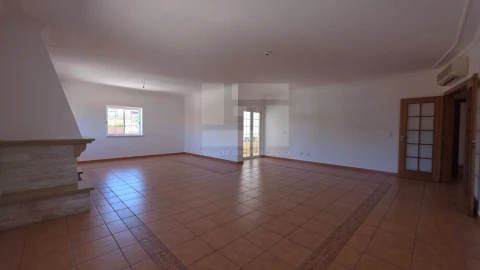 Apartamento T3 para Venda em Santa Maria e São Miguel, São Martinho, São Pedro Penaferrim