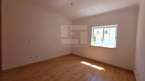 Apartamento T3 para Venda em Santa Maria e São Miguel, São Martinho, São Pedro Penaferrim