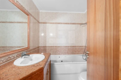 Apartamento T3 para Venda em Santa Maria e São Miguel, São Martinho, São Pedro Penaferrim