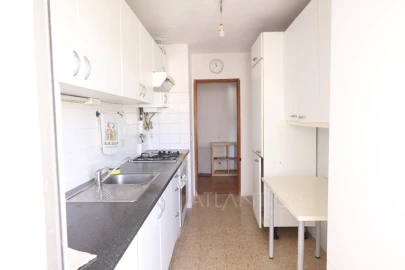Apartamento T3 para Venda em Santo António dos Cavaleiros e Frielas