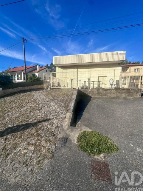 Armazém para Arrendamento em Fornelos e Queijada