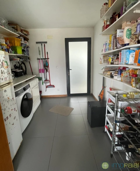 Moradia T4 para Venda em Horta (Conceição)