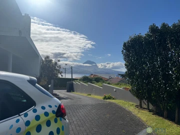 Moradia T4 para Venda em Horta (Conceição)